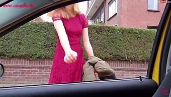 Amateur-Teenager Erkunden Zum Ersten Mal Ihre Dating-App!